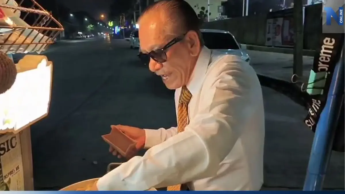ฮือฮา! พ่อค้าขายถั่วต้ม หน้าเหมือนชูวิทย์ ลูกค้าแห่ซื้อเพียบ ฮือฮา! พ่อค้าขายถั่วต้ม หน้าเหมือนชูวิทย์ ลูกค้าแห่ซื้อเพียบ