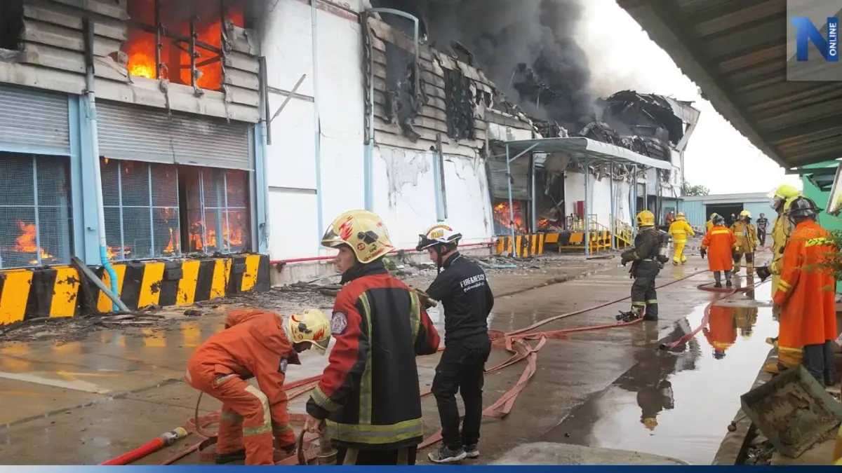 ไฟไหม้โรงงาน ย่านลาดหลุมแก้ว พนักงานกว่า 200 ชีวิต หนีตายวุ่น