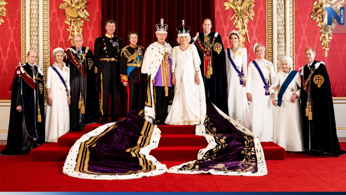 นัยยะซ่อนเร้นในการฉายพระรูปหมู่พระบรมวงศานุวงศ์