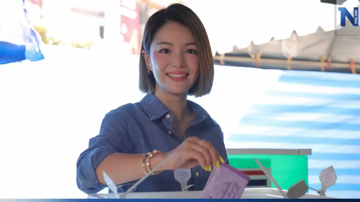 "มาดามเดียร์" เดินเท้าไปใช้สิทธิเลือกตั้ง ตื่นเต้น หวังเห็นปท.เปลี่ยนแปลง "มาดามเดียร์" เดินเท้าไปใช้สิทธิเลือกตั้ง ตื่นเต้น หวังเห็นปท.เปลี่ยนแปลง