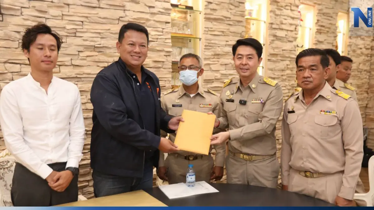 ว่าที่ส.ส.ก้าวไกล นำชาวบ้านร้อง นายกฯพัทยา ก่อสร้างเกาะกลางขวางทางเข้าออก ว่าที่ส.ส.ก้าวไกล นำชาวบ้านร้อง นายกฯพัทยา ก่อสร้างเกาะกลางขวางทางเข้าออก