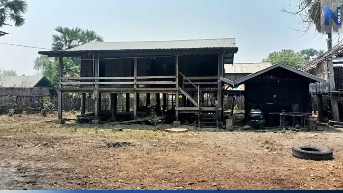 หมู่บ้านในเมียนมาร้างผู้คน หลังถูกทหารบุก ดันชาวบ้านหนีเข้าป่า ( มีคลิป )