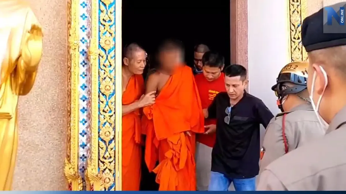 ระทึก! พระคลั่งทุบรถ ขังตัวเองในโบสถ์ ก่อนถูก ตร. คุมตัวไว้ได้