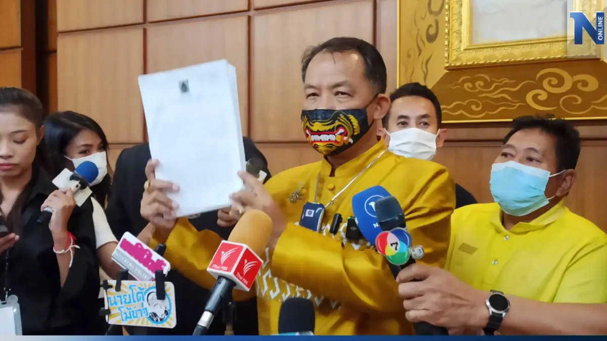 "ศรีสุวรรณ" ยื่น กกต. สอบ ธนาธร- ปิยบุตร- พรรณิการ์ ร่วมวงตั้งรัฐบาลชี้นำพรรค