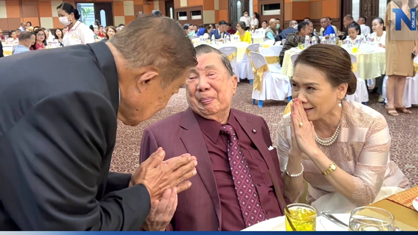 วันเกิดครบ 91 ปี "บิ๊กจิ๋ว" ยิ้มร่าแข็งแรง ร่วมขับร้องเพลงเก็บตะวัน (มีคลิป) วันเกิดครบ 91 ปี "บิ๊กจิ๋ว" ยิ้มร่าแข็งแรง ร่วมขับร้องเพลงเก็บตะวัน (มีคลิป)