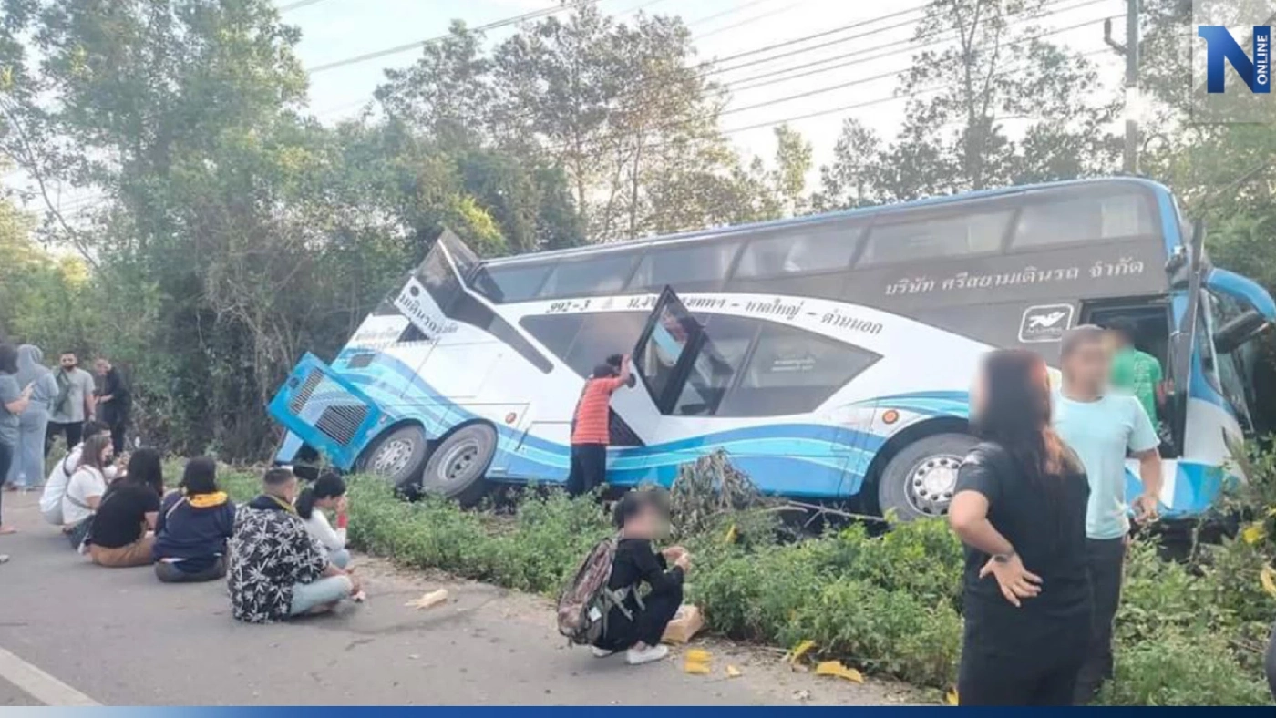 คนขับก้มหยิบมือถือ รถทัวร์พุ่งตกข้างทาง ผู้โดยสารเจ็บระนาว