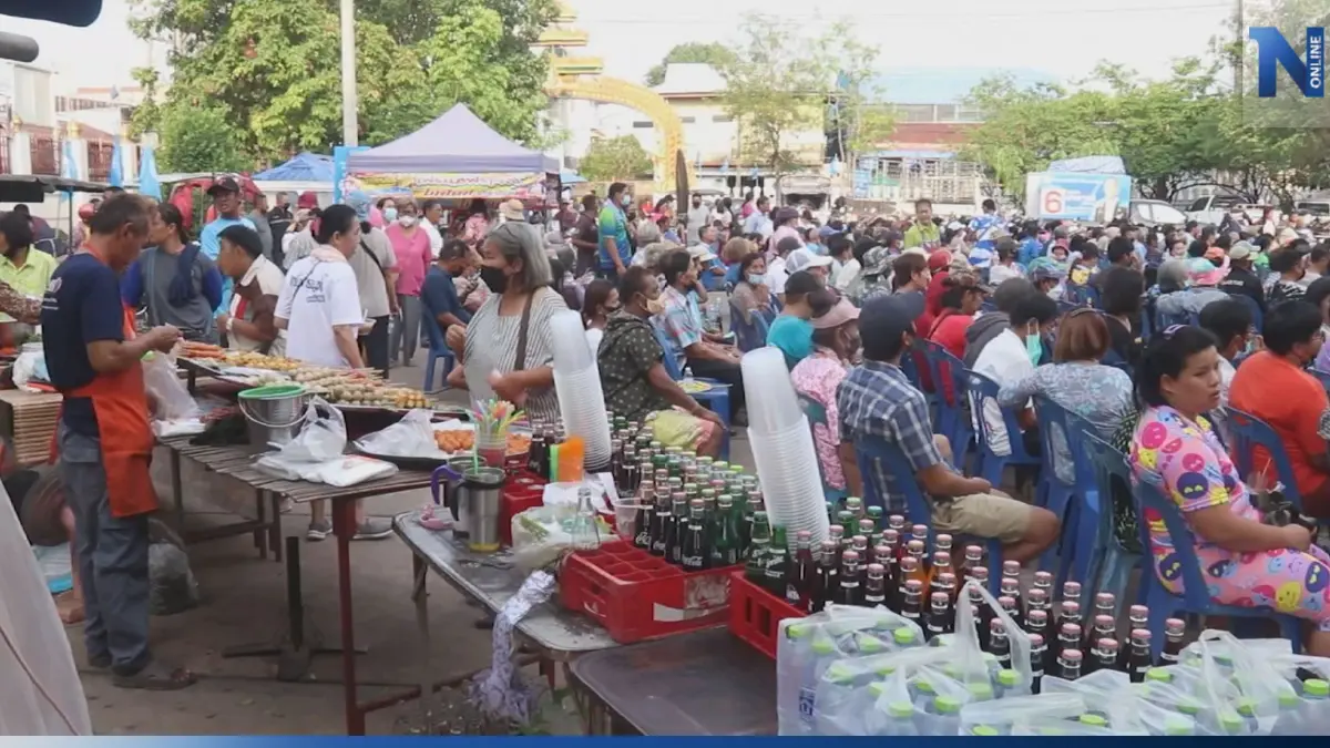 ร้านค้าขายของตามเวทีปราศรัยช่วงเลือกตั้ง รายได้พุ่งเท่าตัว! ร้านค้าขายของตามเวทีปราศรัยช่วงเลือกตั้ง รายได้พุ่งเท่าตัว!