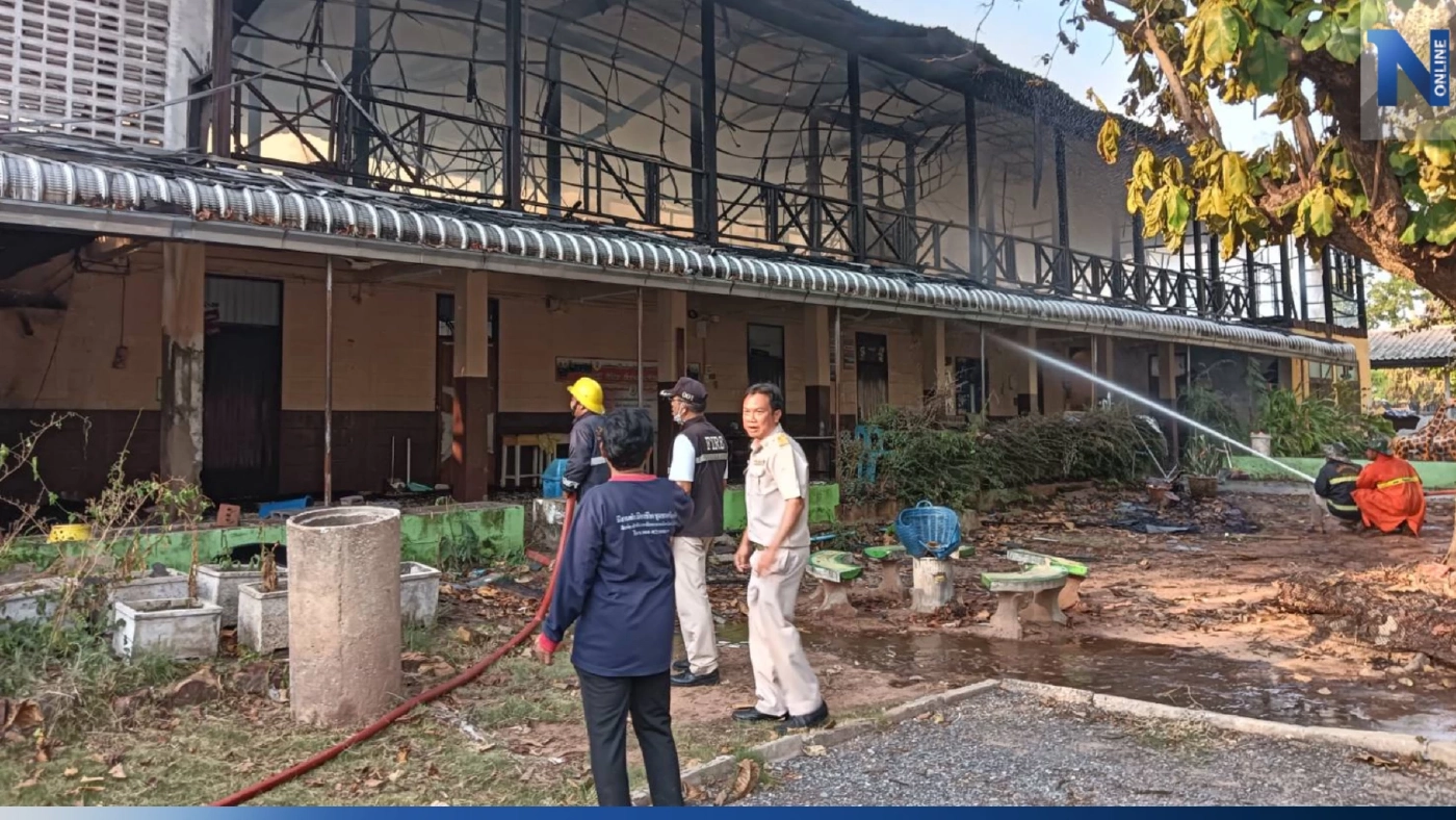 นักเรียนเศร้า ไฟไหม้อาคารเรียนรับเปิดเทอม ครูต้องพาเด็ก ๆ หนีจากกองไฟ นักเรียนเศร้า ไฟไหม้อาคารเรียนรับเปิดเทอม ครูต้องพาเด็ก ๆ หนีจากกองไฟ