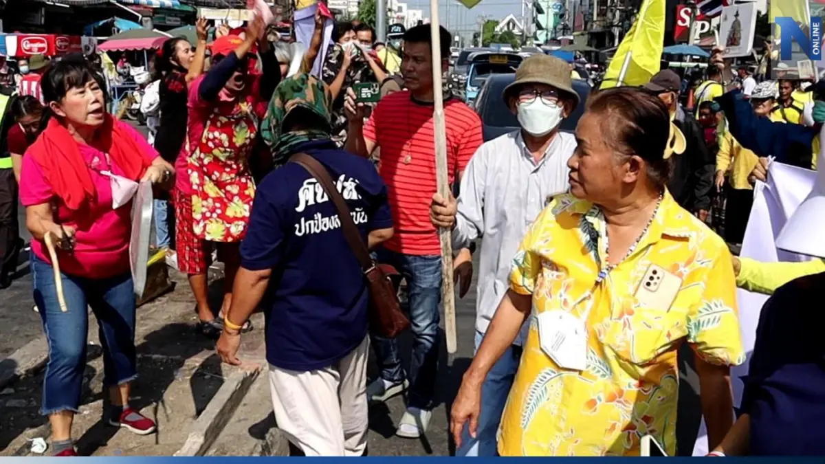 "ป้าอยุธยา" นำกลุ่มปกป้องสถาบัน แสดงจุดยืนค้านแก้ ม.112 หวิดปะทะกลุ่มต้าน
