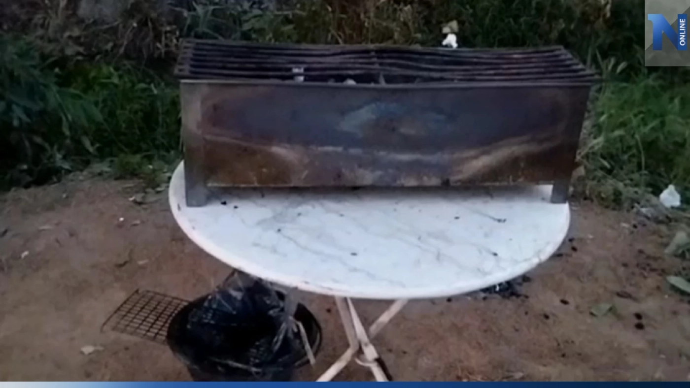 หนุ่มใหญ่แค้นแฟนสาววัย 22 ปี ตีตัวออกห่าง ซิ่งกระบะบุกยิงคาร้านลูกชิ้นปิ้ง หนุ่มใหญ่แค้นแฟนสาววัย 22 ปี ตีตัวออกห่าง ซิ่งกระบะบุกยิงคาร้านลูกชิ้นปิ้ง