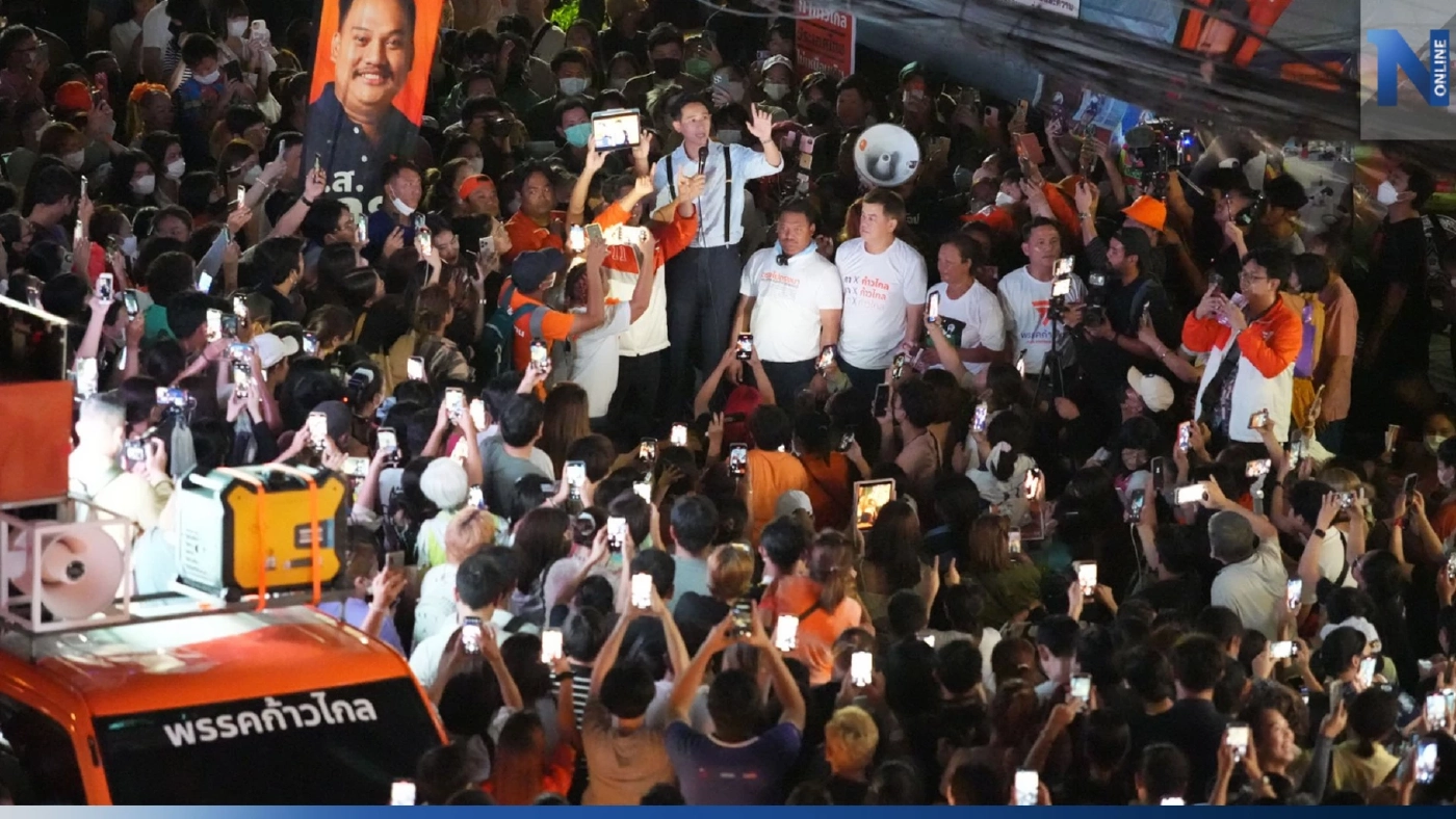 "พิธา" บุกปราศรัยพระราม 2 แฟนคลับแห่กรี๊ดแน่นหน้าห้างขอเลือก "ก้าวไกล" "พิธา" บุกปราศรัยพระราม 2 แฟนคลับแห่กรี๊ดแน่นหน้าห้างขอเลือก "ก้าวไกล"