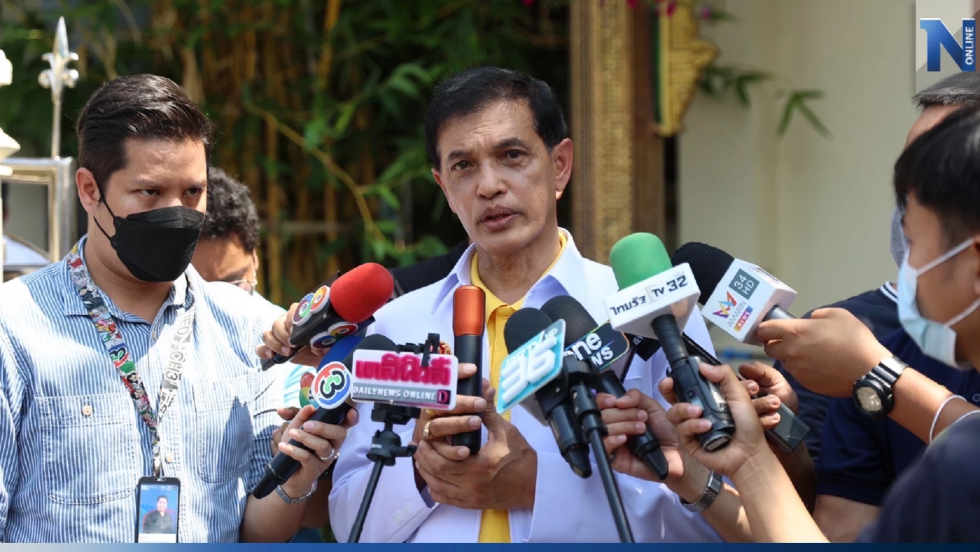 “ชาวบ้าน”ประท้วงขับไล่”ชายชุดดำ”หวังใช้อำนาจยึดวัดมหาพฤฒาราม