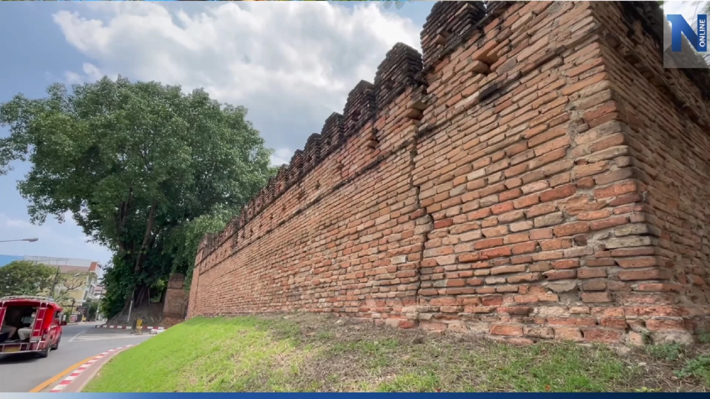 พบ "ประตูสวนดอก" กำแพงโบราณเชียงใหม่แตกร้าว ชาวบ้านหวั่นพังถล่มช่วงฤดูฝน