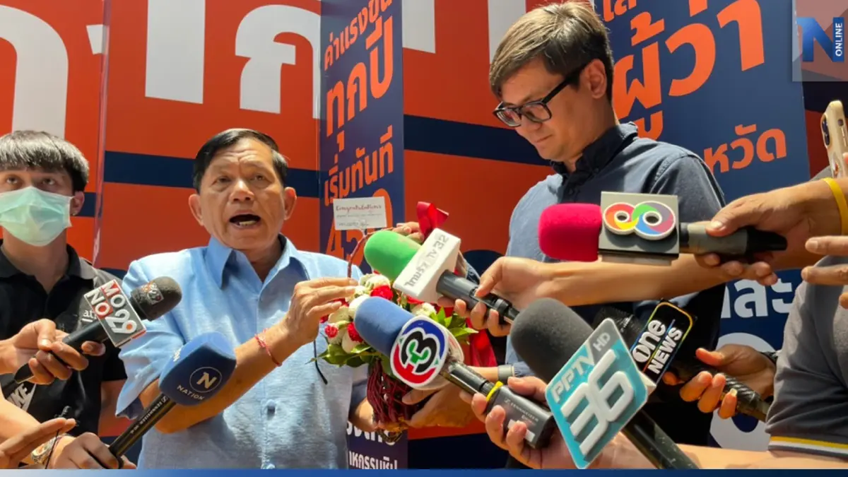 "ทศพล" มือตบ "พี่ศรี" เข้ามอบกระเช้าดอกไม้ พร้อมอวย "นายกฯพิธา"