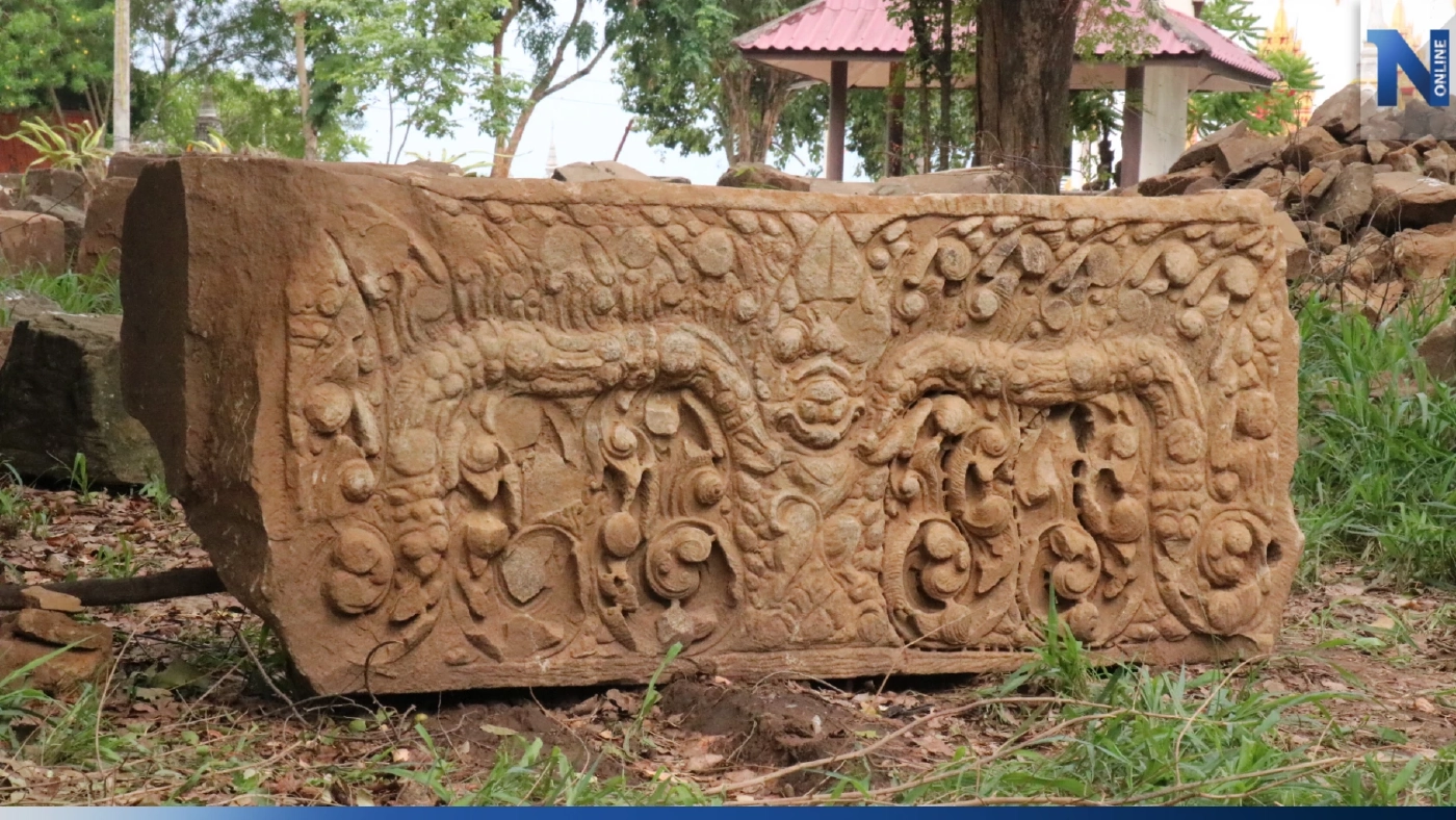 ชาวสูงเนินฮือฮา ขุดเจอ "ทับหลัง" ปราสาทขอมโบราณอายุนับพันปี