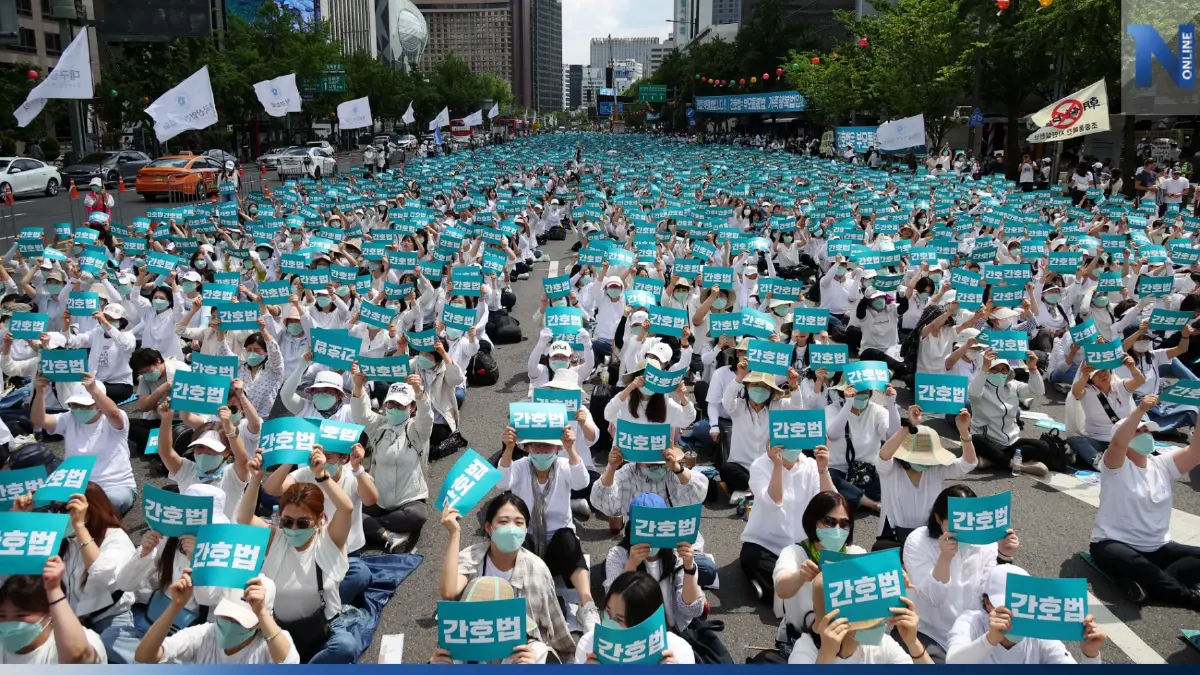 พยาบาลเกาหลีใต้ประท้วง หลังกฎหมายขึ้นค่าจ้างถูกคว่ำ พยาบาลเกาหลีใต้ประท้วง หลังกฎหมายขึ้นค่าจ้างถูกคว่ำ