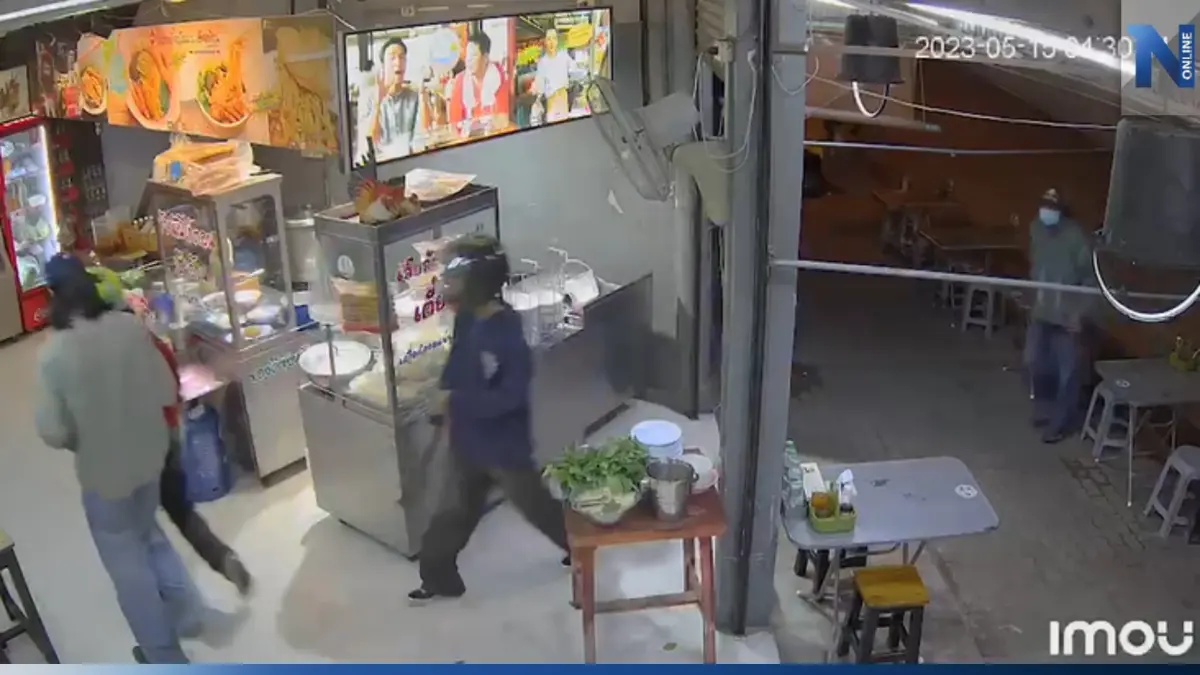 รวบแก๊งโจ๋ รุมฟันอริคาร้านก๋วยเตี๋ยว ดับ 1 เจ็บ 1 สางแค้นให้เพื่อน (มีคลิป) รวบแก๊งโจ๋ รุมฟันอริคาร้านก๋วยเตี๋ยว ดับ 1 เจ็บ 1 สางแค้นให้เพื่อน (มีคลิป)