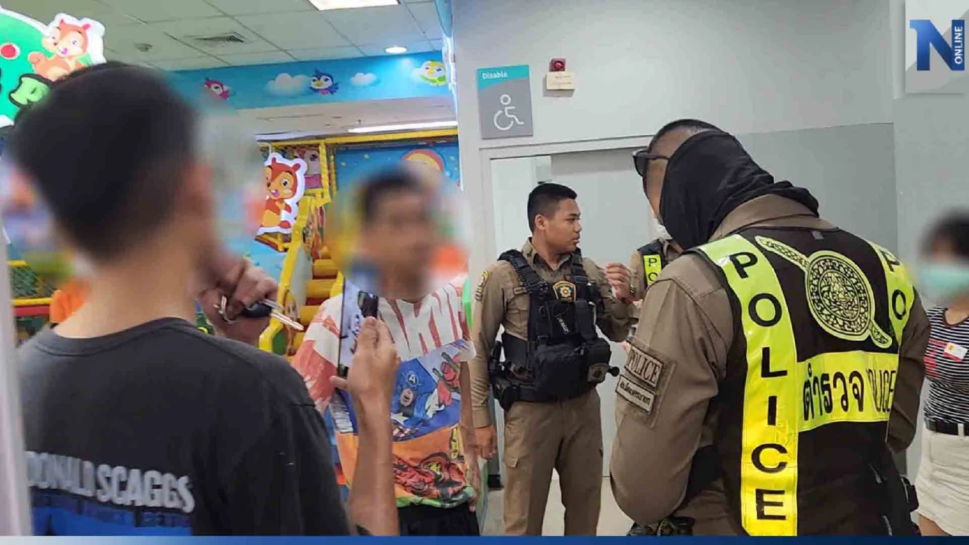 สาวกรี๊ดลั่น! โดนแอบถ่ายในห้องน้ำห้าง หนุ่มอ้างปวดหนัก ไม่ทันสังเกตป้าย