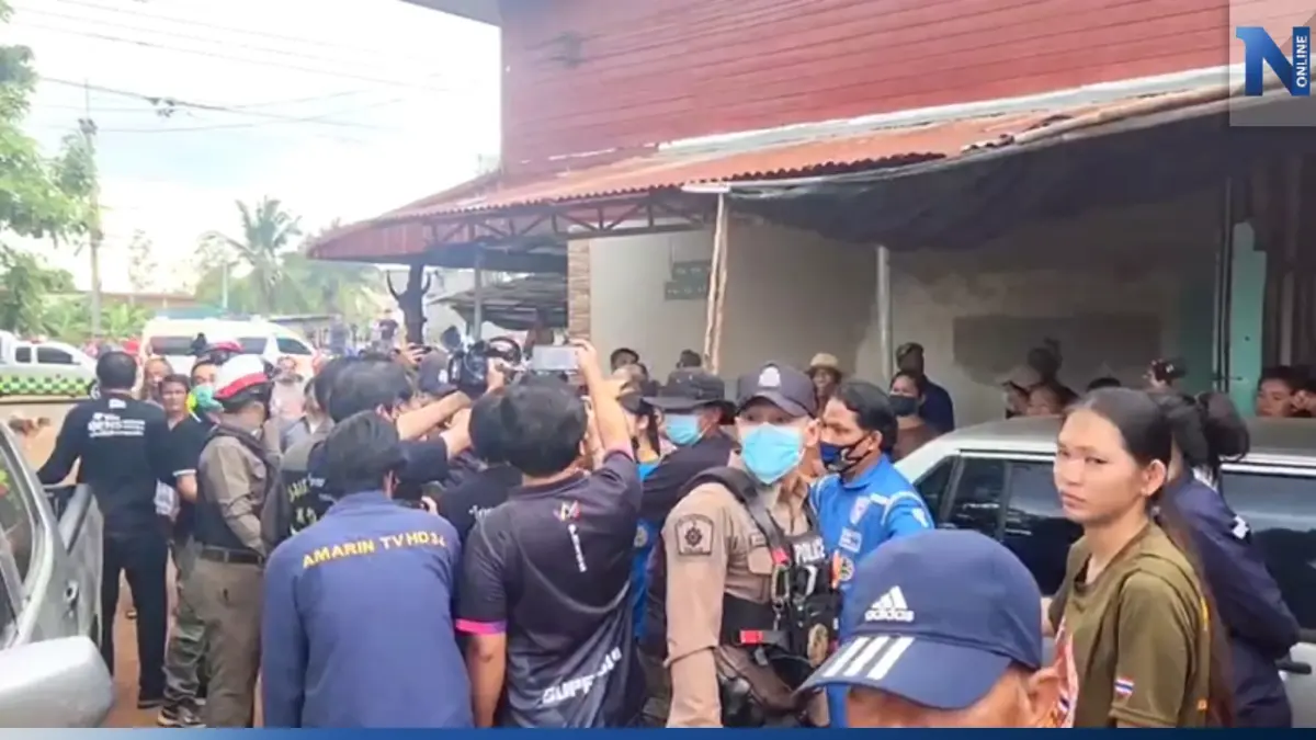 ตร.คุมตัว "ไอ้เผือก" ทำแผนยิงแฟนสาว ญาติสุดกลั้นตะโกนสาปแช่ง ตร.คุมตัว "ไอ้เผือก" ทำแผนยิงแฟนสาว ญาติสุดกลั้นตะโกนสาปแช่ง