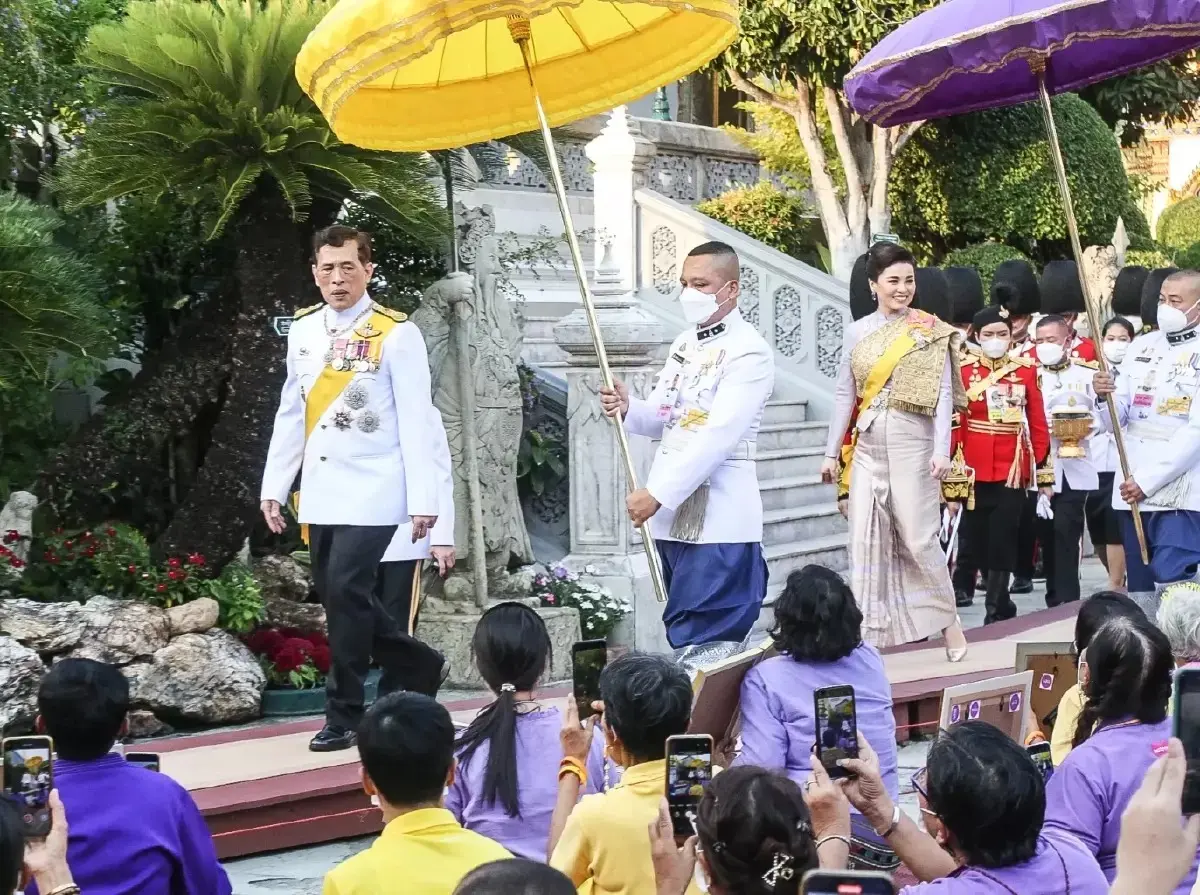 ในหลวง พระราชินี ทรงบำเพ็ญพระราชกุศลวันวิสาขบูชาและเฉลิมพระชนมพรรษา ในหลวง พระราชินี ทรงบำเพ็ญพระราชกุศลวันวิสาขบูชาและเฉลิมพระชนมพรรษา