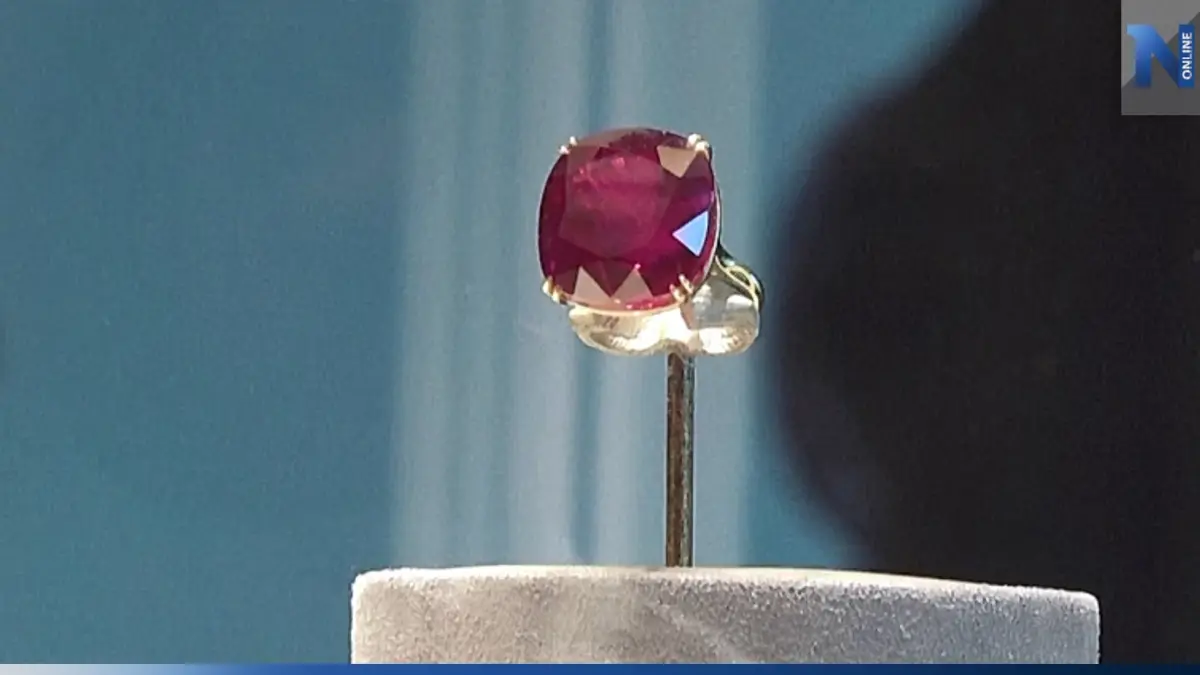 ทับทิมเม็ดใหญ่สุดในโลกทุบสถิติราคาประมูล 1,200 ล้านบาท ทับทิมเม็ดใหญ่สุดในโลกทุบสถิติราคาประมูล 1,200 ล้านบาท