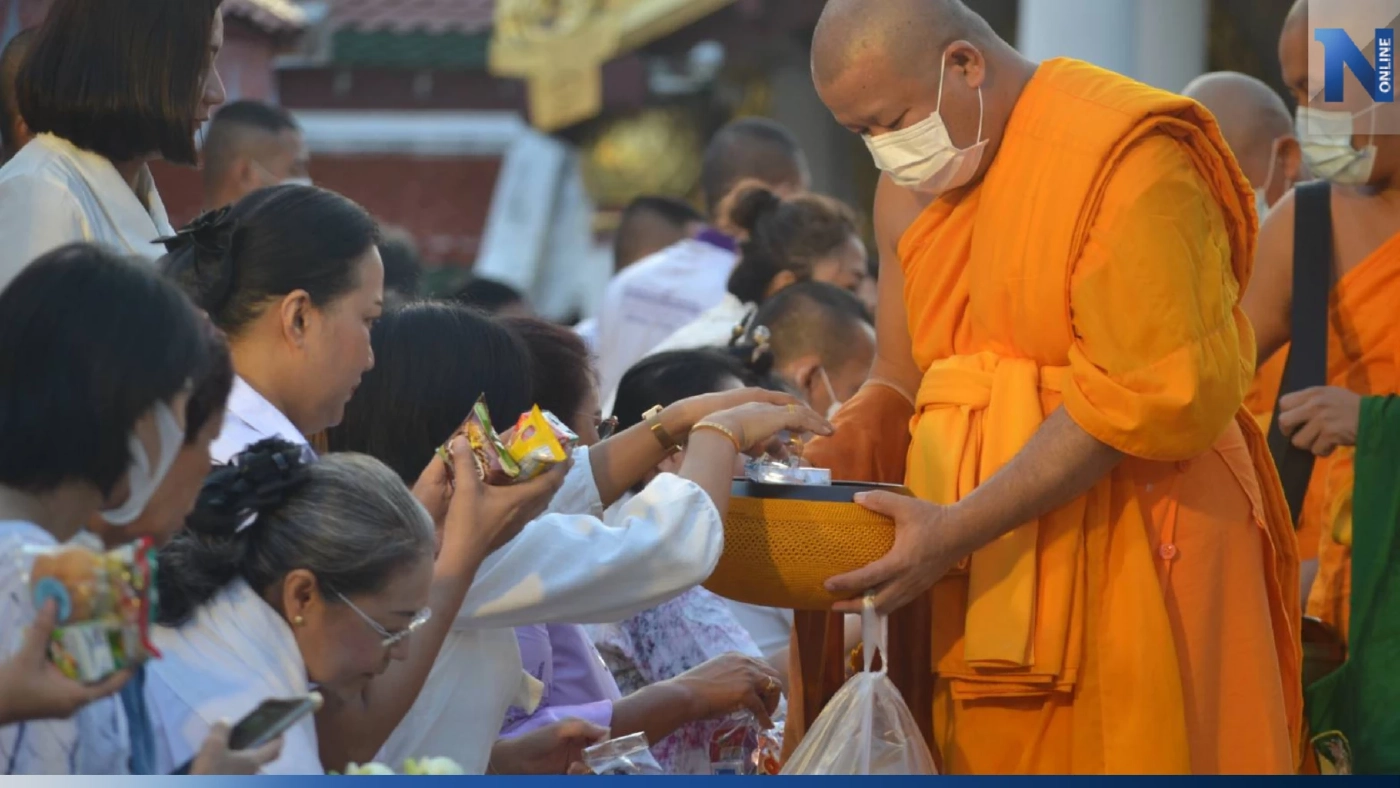 พุทธศาสนิกชนทั่วไทย ร่วมทำบุญตักบาตรเนื่องใน "วันวิสาขบูชา" พุทธศาสนิกชนทั่วไทย ร่วมทำบุญตักบาตรเนื่องใน "วันวิสาขบูชา"