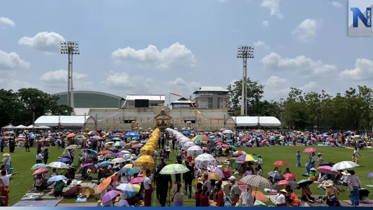 พลังศรัทธา ชาวไทใหญ่นับหมื่นปักหลักรอ "พระครูบาบุญชุ่ม" แสดงธรรมเทศนา พลังศรัทธา ชาวไทใหญ่นับหมื่นปักหลักรอ "พระครูบาบุญชุ่ม" แสดงธรรมเทศนา