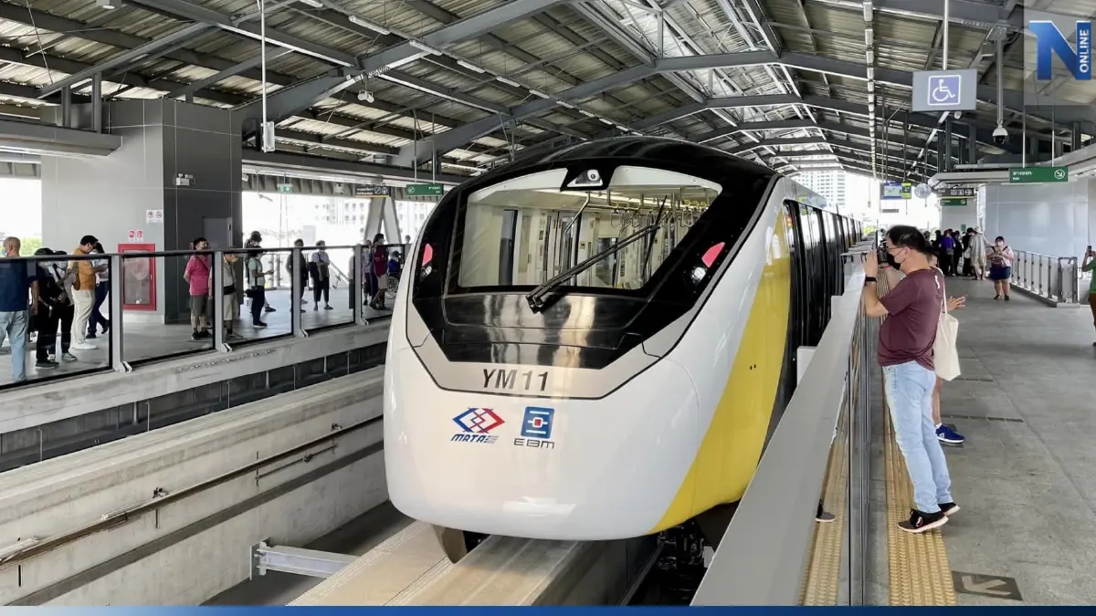 คนแห่ใช้บริการรถไฟฟ้า "สายสีเหลือง" ทะลุ 3.9 แสนคน คนแห่ใช้บริการรถไฟฟ้า "สายสีเหลือง" ทะลุ 3.9 แสนคน