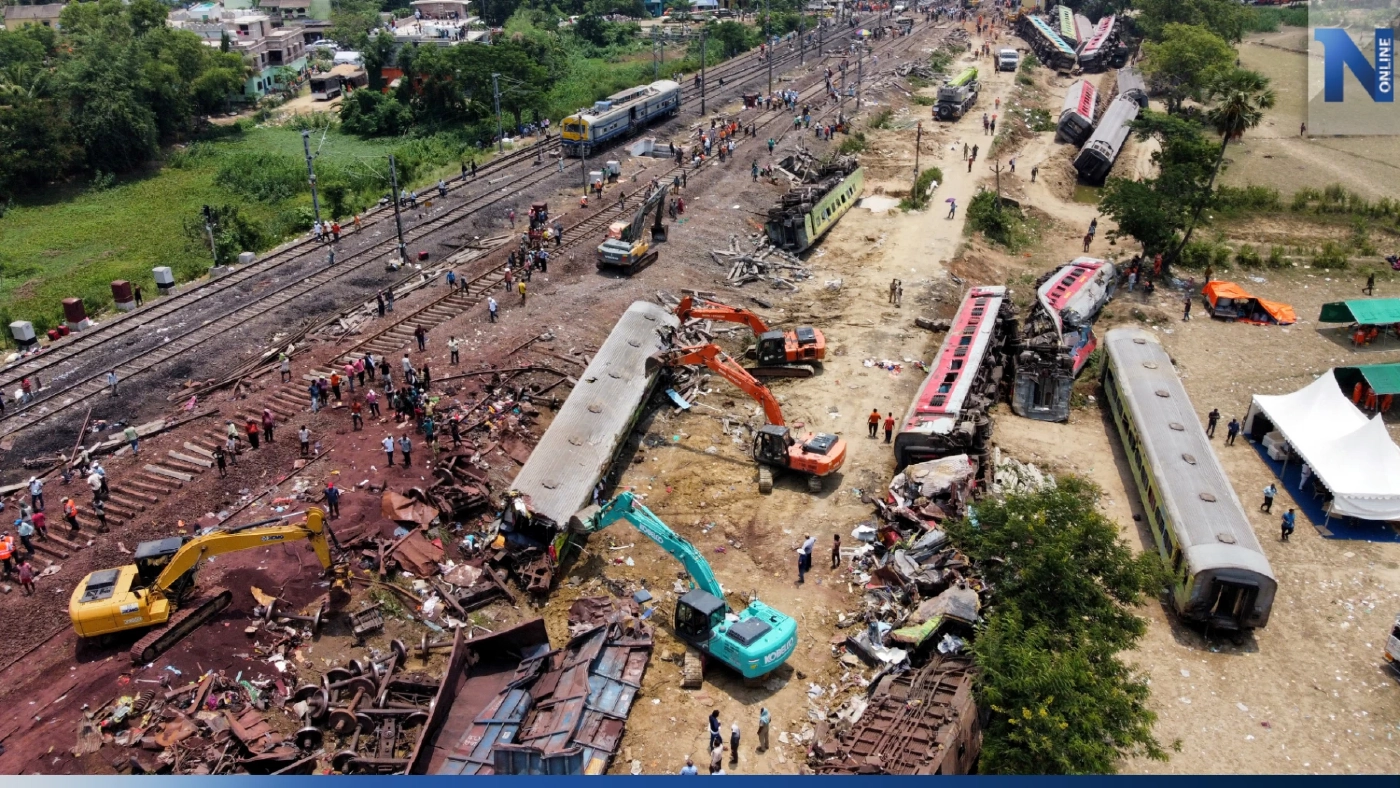 อินเดียชี้สัญญาณไฟผิดพลาด ต้นเหตุรถไฟชนกันดับ 275 ราย