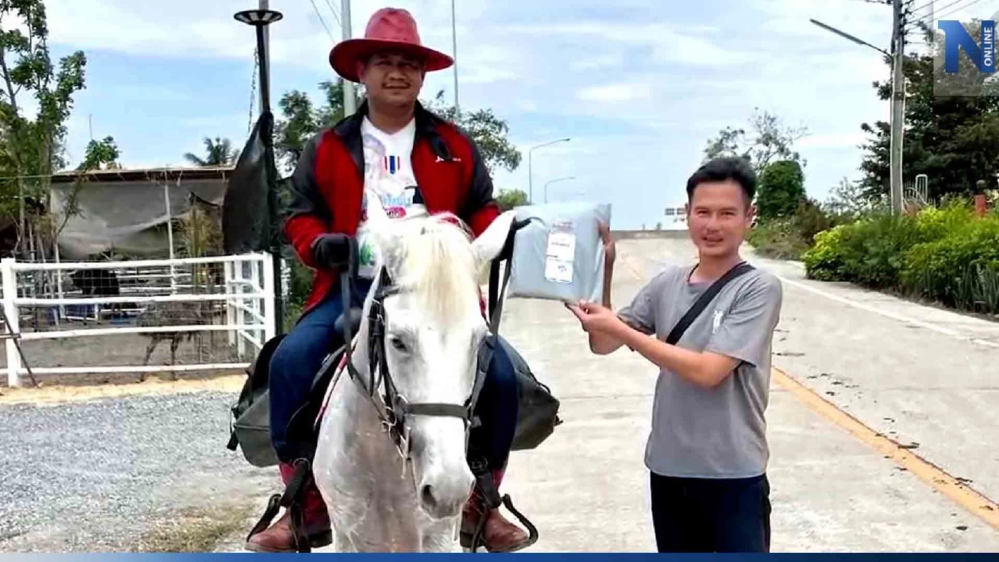 ฮือฮา! หนุ่มใหญ่ขี่ม้าส่งพัสดุ เผย ได้เติมเต็มความฝันวัยเด็ก