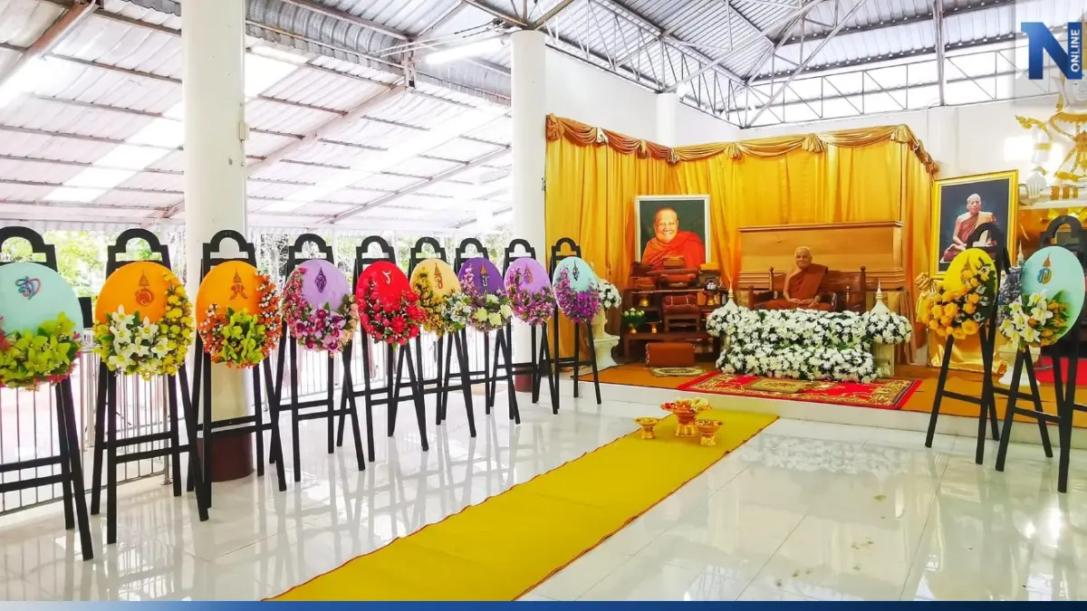 ในหลวง ทรงพระกรุณาโปรดเกล้าฯ พระราชทานเพลิงศพ "หลวงปู่แสง" ในหลวง ทรงพระกรุณาโปรดเกล้าฯ พระราชทานเพลิงศพ "หลวงปู่แสง"