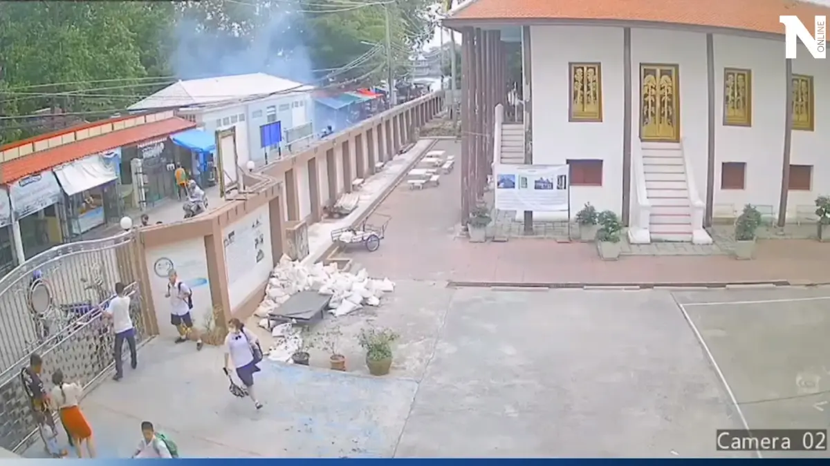 “แก๊งวัยรุ่น” ปาระเบิดถล่มคู่อริ หน้าโรงเรียนเมืองนนท์ จี้ตร.จับตัว