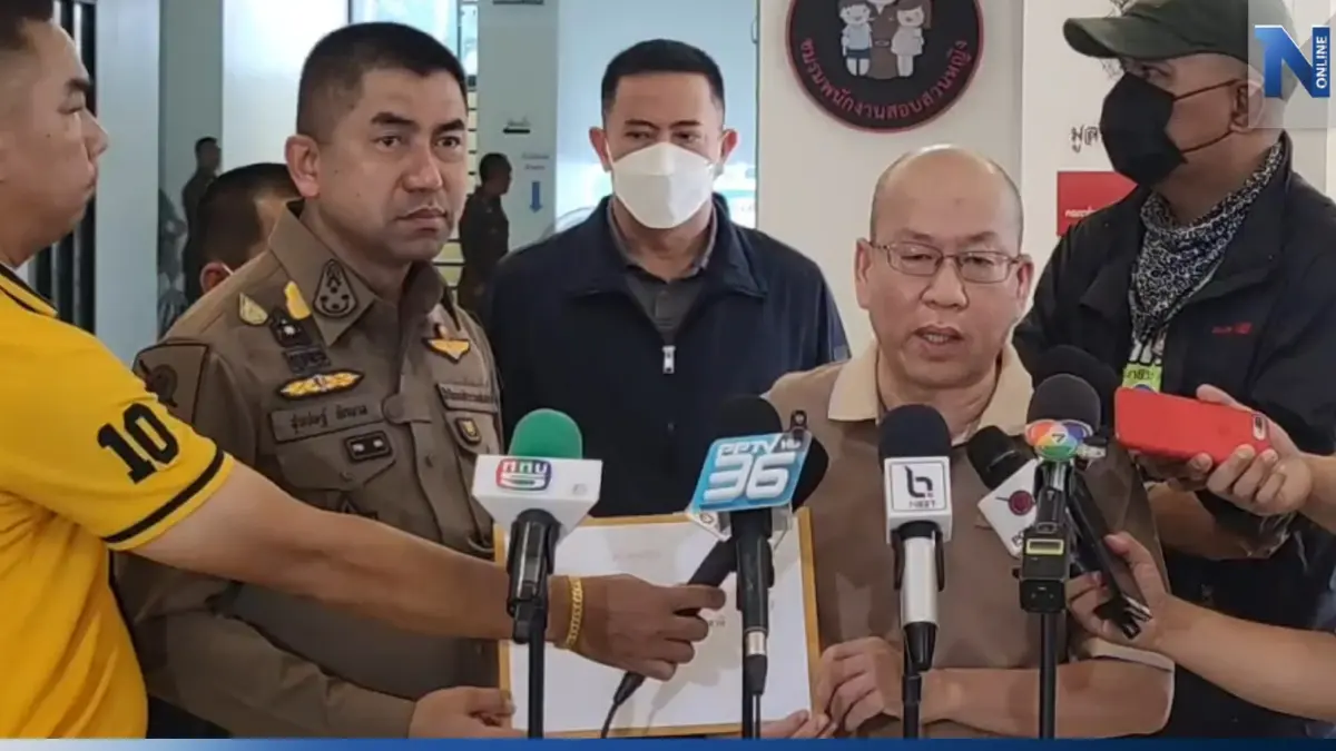 “อัจฉริยะ” หอบข้อมูลมอบ “บิ๊กโจ๊ก” ทลายขบวนการน้ำมันเถื่อน “อัจฉริยะ” หอบข้อมูลมอบ “บิ๊กโจ๊ก” ทลายขบวนการน้ำมันเถื่อน