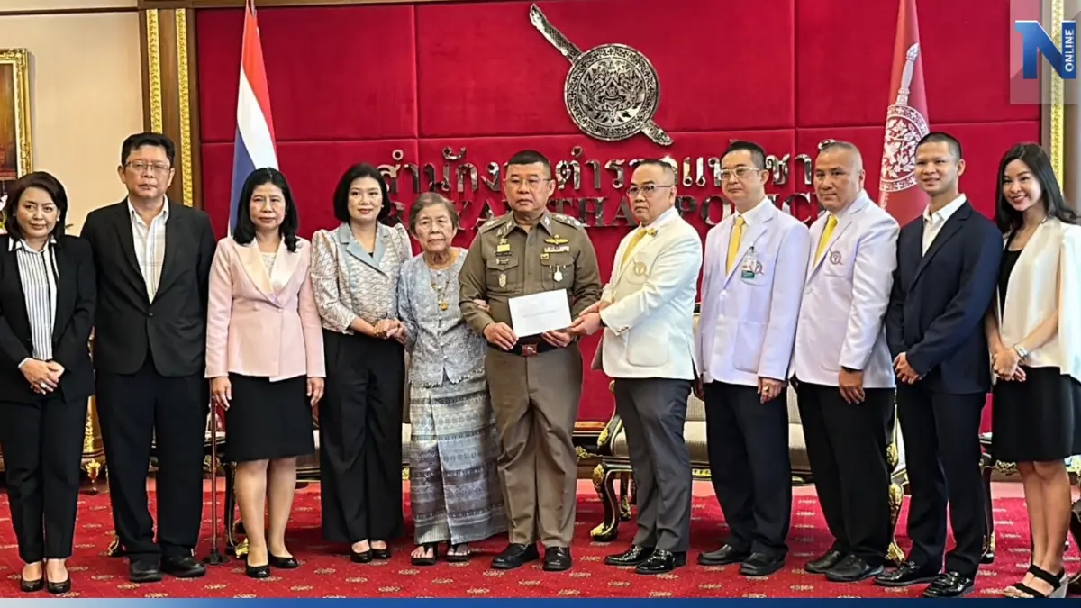 ผบ.ตร.บริจาคเงิน 21 ล้านบาท ให้กับมูลนิธิ รพ.ตำรวจ และ มูลนิธิรามาธิบดี ผบ.ตร.บริจาคเงิน 21 ล้านบาท ให้กับมูลนิธิ รพ.ตำรวจ และ มูลนิธิรามาธิบดี