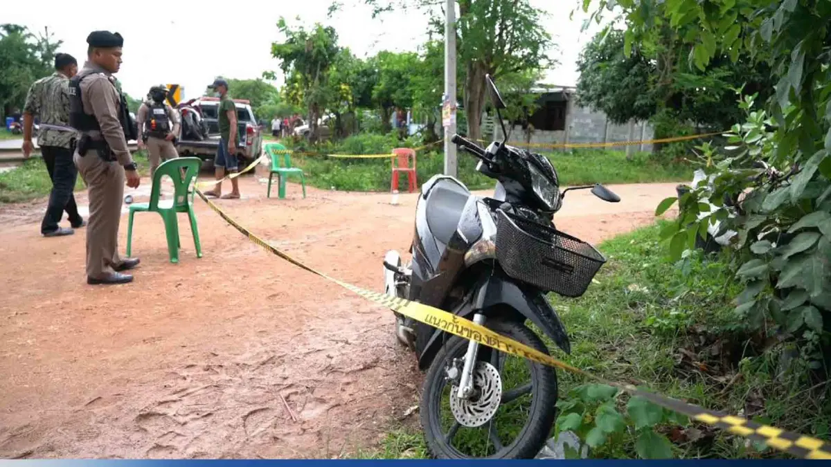 พ่อยืนรอดูลูกสาว ในขบวนแห่บั้งไฟ ถูกยิงเสียชีวิต