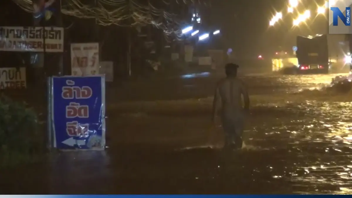 ระทึกกลางดึก! ฝนถล่มบุรีรัมย์ ทำน้ำท่วมถนนครึ่งเมตร ทะลักเข้าบ้าน ปชช.
