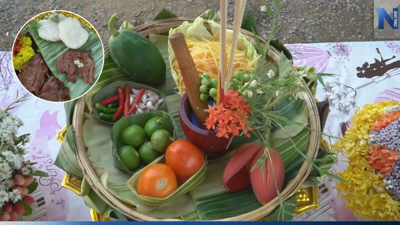 ครีเอตไม่ไหว นร.ทำพานคอหมูย่างส้มตำ รองด้วยใบกล้วยด่าง ไหว้ครูเสร็จตำกินยกห้อง