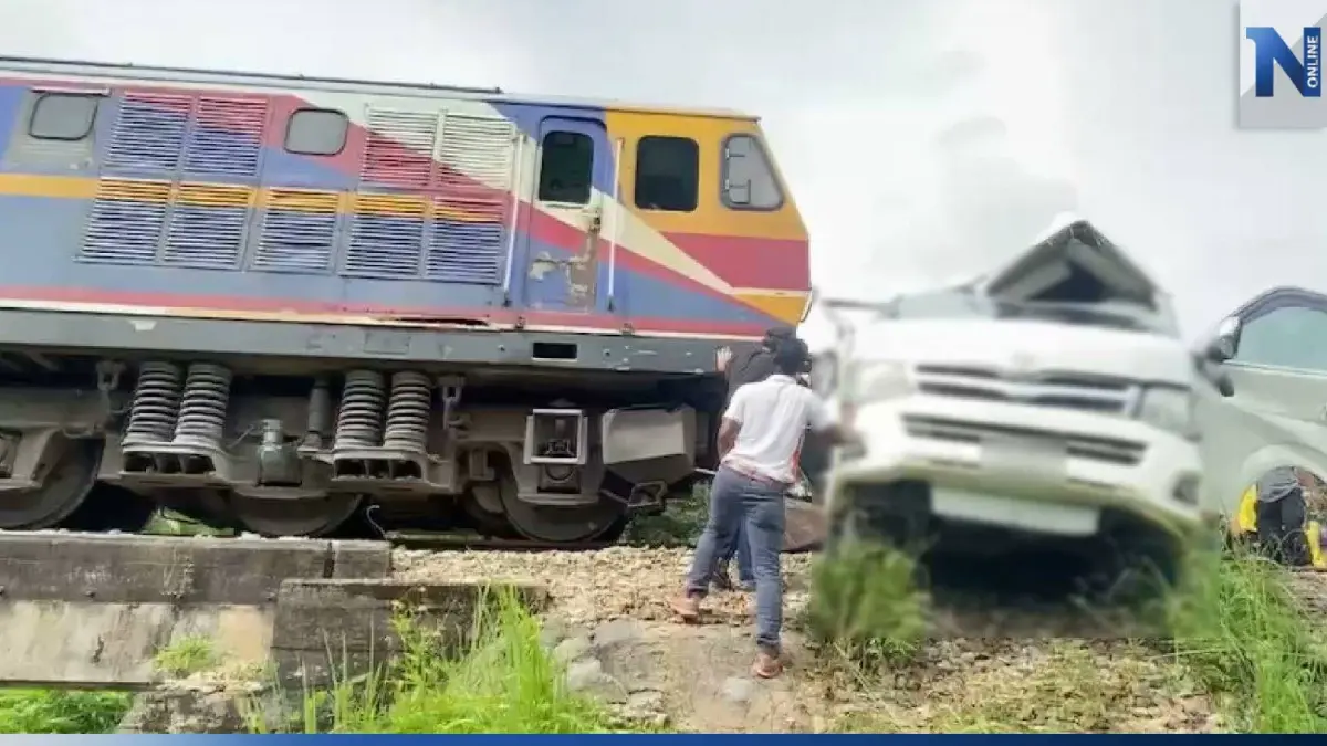 สลด รถไฟชนรถตู้ ดับ 1 เจ็บ 1 ที่เจาะไอร้อง สลด รถไฟชนรถตู้ ดับ 1 เจ็บ 1 ที่เจาะไอร้อง