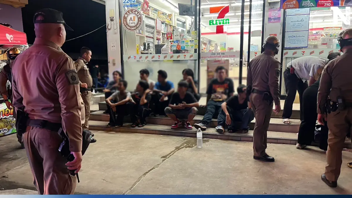 เปิดคลิประทึก กลุ่มวัยรุ่นนับสิบ ควงมีด-ปืน ยกพวกตีกันกลางดึก บาดเจ็บ 1 เปิดคลิประทึก กลุ่มวัยรุ่นนับสิบ ควงมีด-ปืน ยกพวกตีกันกลางดึก บาดเจ็บ 1