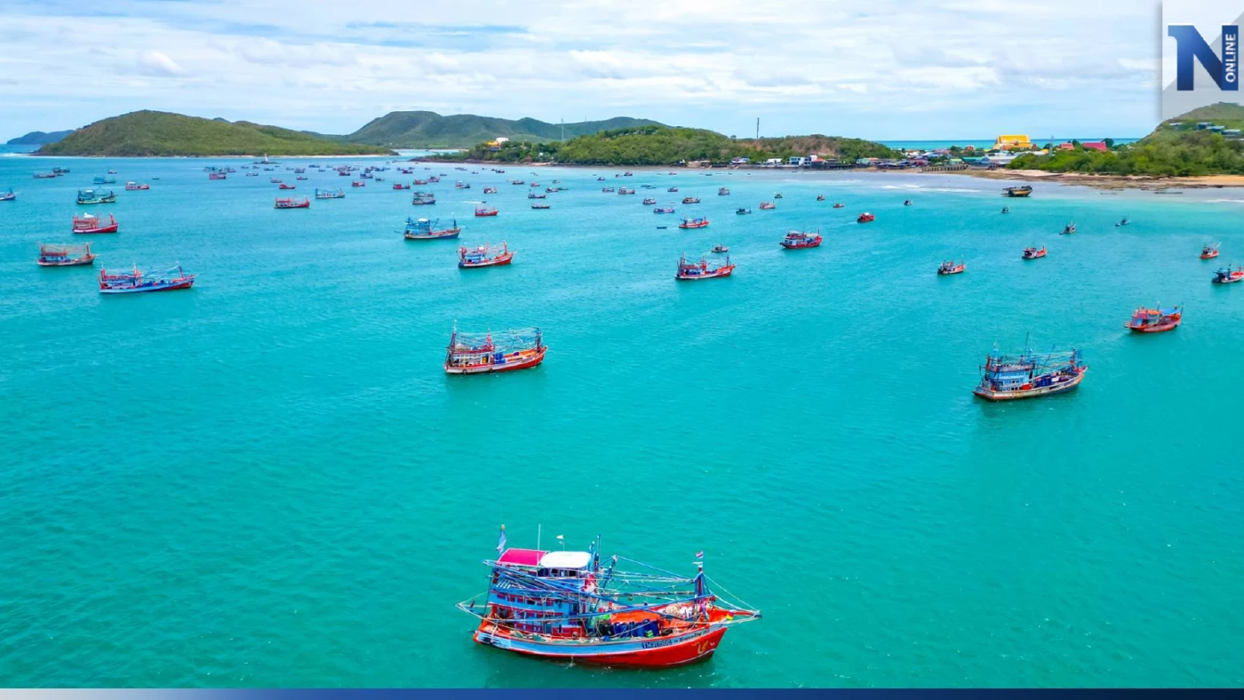 เรือประมงหลายร้อยลำ จอดหลบ"พายุตาลิม" เต็มอ่าวแสมสาร (มีคลิป)