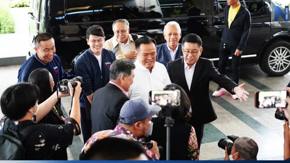 "อนุทิน ควง ศักดิ์สยาม-ไชยชนก ลูกเนวิน" คุยเพื่อไทย เจรจาหาทางออกประเทศ "อนุทิน ควง ศักดิ์สยาม-ไชยชนก ลูกเนวิน" คุยเพื่อไทย เจรจาหาทางออกประเทศ