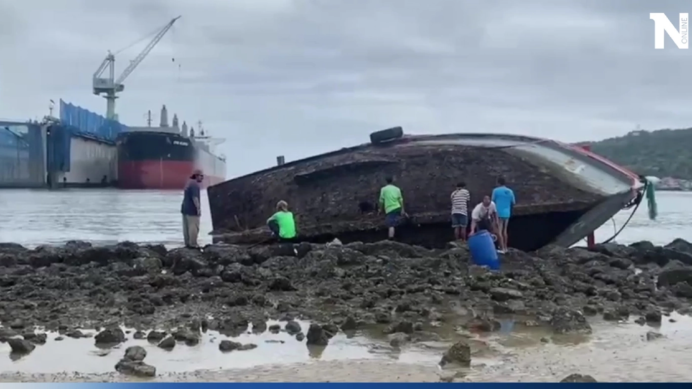 คลื่นลมแรงกระหน่ำ ซัดเรือประมงสมอขาด ชนโขดหิน น้ำทะลักจมทะเลศรีราชา (คลิป) คลื่นลมแรงกระหน่ำ ซัดเรือประมงสมอขาด ชนโขดหิน น้ำทะลักจมทะเลศรีราชา (คลิป)