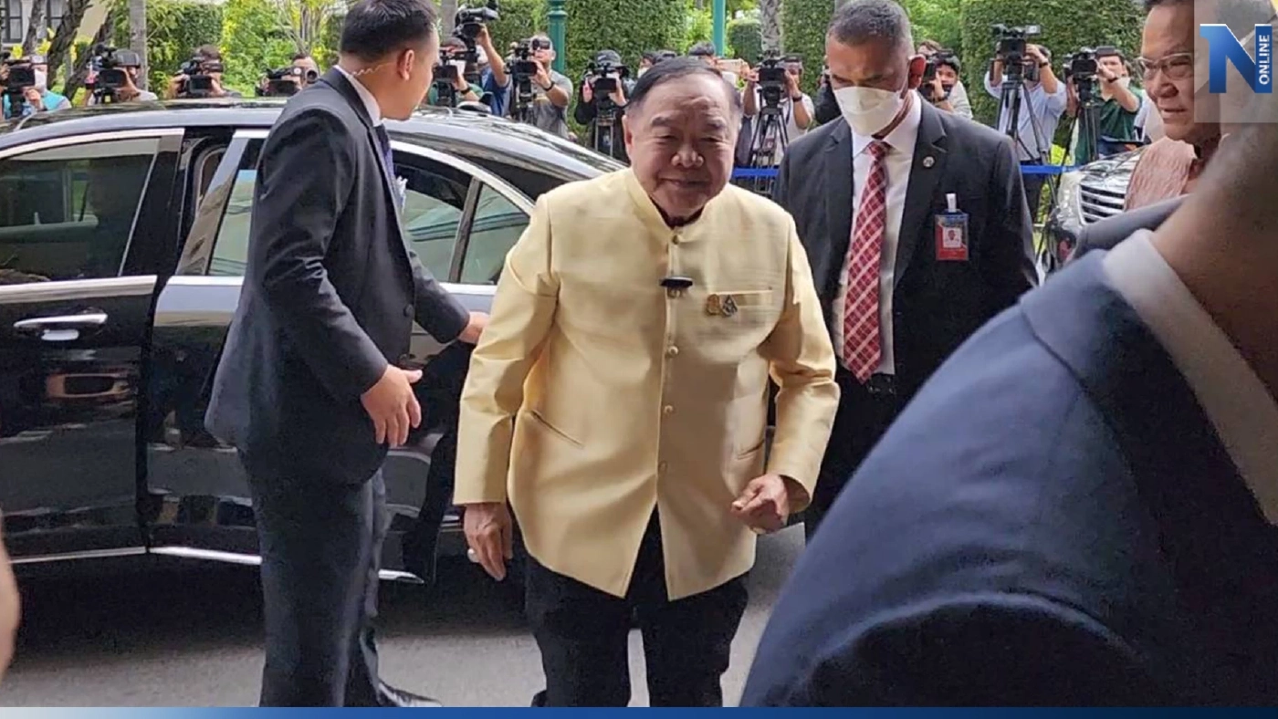 "ลุงป้อม" ยืนยันตัวตนชัด ยังไม่วางมือการเมือง บอกให้รอดูจัดตั้งรัฐบาล