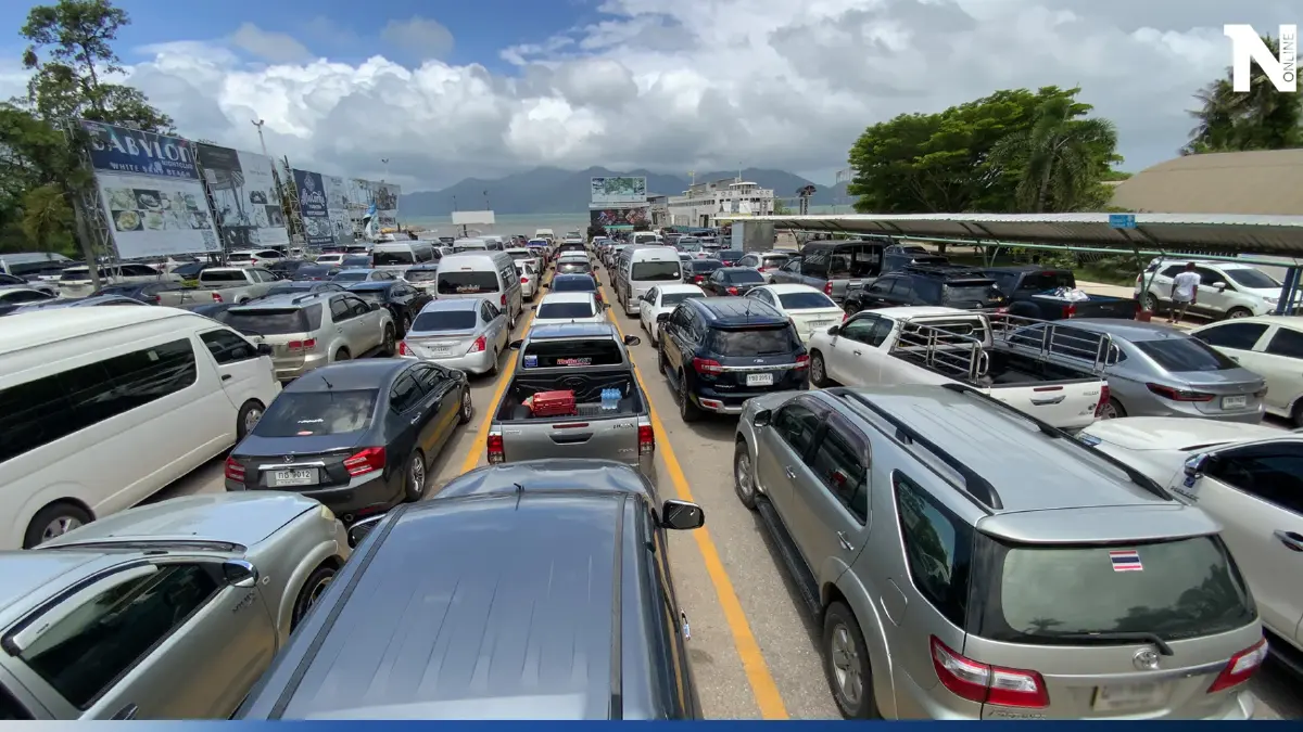 วันหยุดยาว แห่เที่ยว"เกาะช้าง" ต่อคิวลงเรือเฟอร์รี่ยาวเหยียด รอนาน 2 ชม.