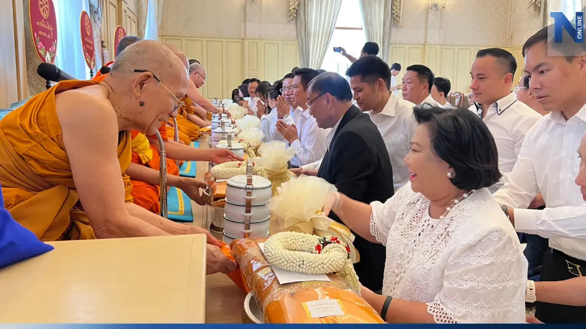 "คนใกล้ชิด-ด้อมโทนี่" ร่วมทำบุญเนื่องในวันคล้ายวันเกิด 74 ปี "ทักษิณ"