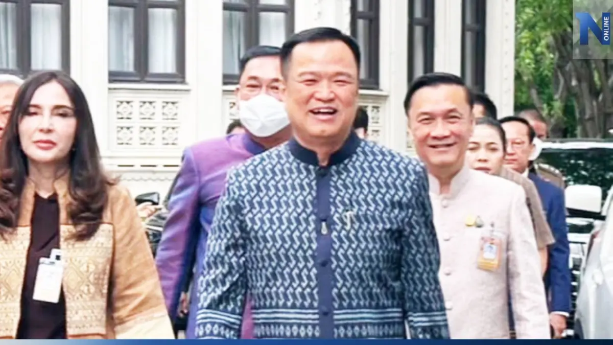 "อนุทิน" หลบสื่อขึ้นตึกไทยคู่ฟ้าไปกับ"บิ๊กตู่" หลังจบประชุม ครม. "อนุทิน" หลบสื่อขึ้นตึกไทยคู่ฟ้าไปกับ"บิ๊กตู่" หลังจบประชุม ครม.