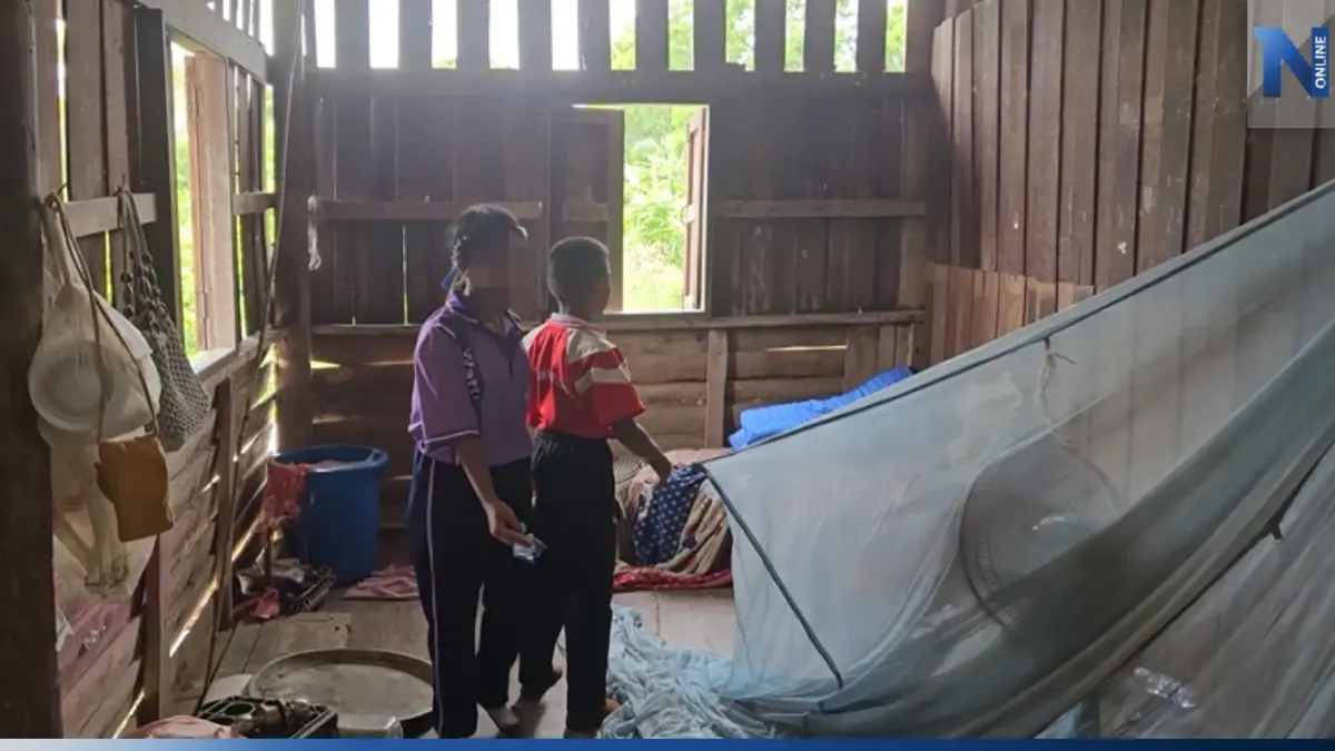 สุดเวทนา! 2 พี่น้องเมืองเพชร แม่ติดคุกต้องอยู่ตามลำพัง ในบ้านที่ใกล้ผุพัง