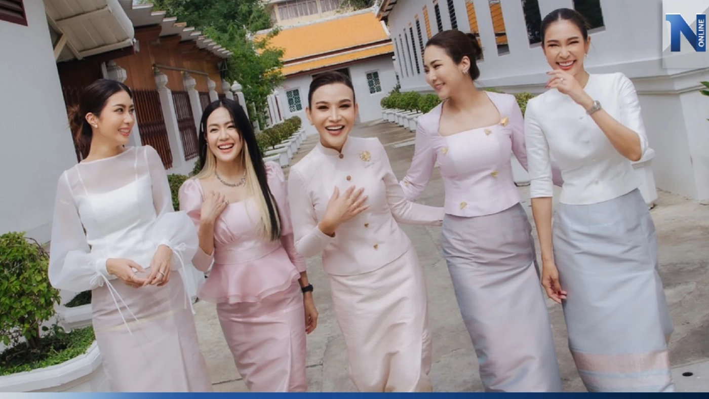 ส่องเหล่าดาราคนดัง แต่งชุดไทยร่วมทำบุญ พาเที่ยวถ่ายรูปเก๋ๆ ที่วัดโพธิ์ ส่องเหล่าดาราคนดัง แต่งชุดไทยร่วมทำบุญ พาเที่ยวถ่ายรูปเก๋ๆ ที่วัดโพธิ์