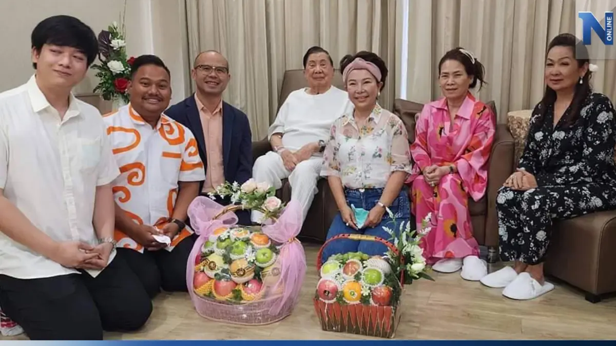 "บิ๊กจิ๋ว" อวยพร "พิธา" ให้ได้เป็นนายกฯ "บิ๊กจิ๋ว" อวยพร "พิธา" ให้ได้เป็นนายกฯ