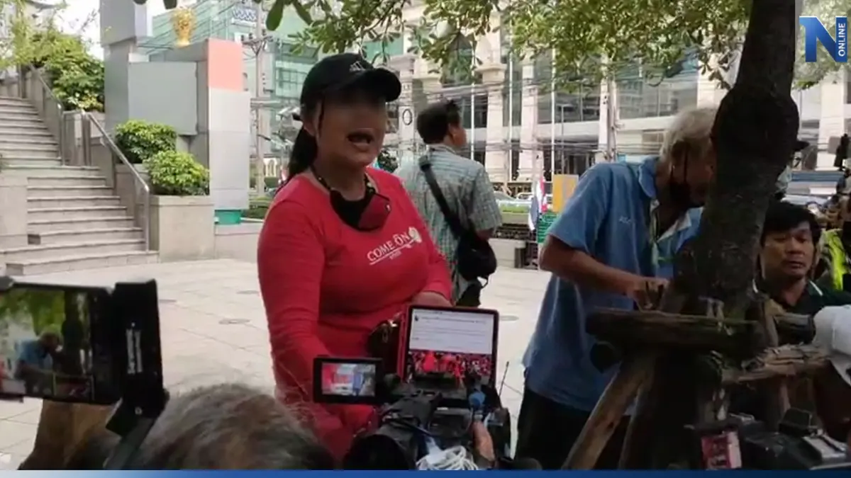 ชุลมุนหน้าพรรคเพื่อไทย "เสื้อแดง" ฝ่ายหนุน-ค้าน โวยกันเดือดหวิดบานปลาย ชุลมุนหน้าพรรคเพื่อไทย "เสื้อแดง" ฝ่ายหนุน-ค้าน โวยกันเดือดหวิดบานปลาย